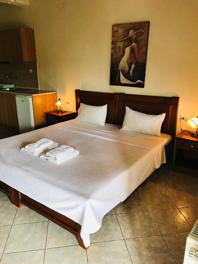 Guesthouse Adonis Loutraki  Bagian luar foto