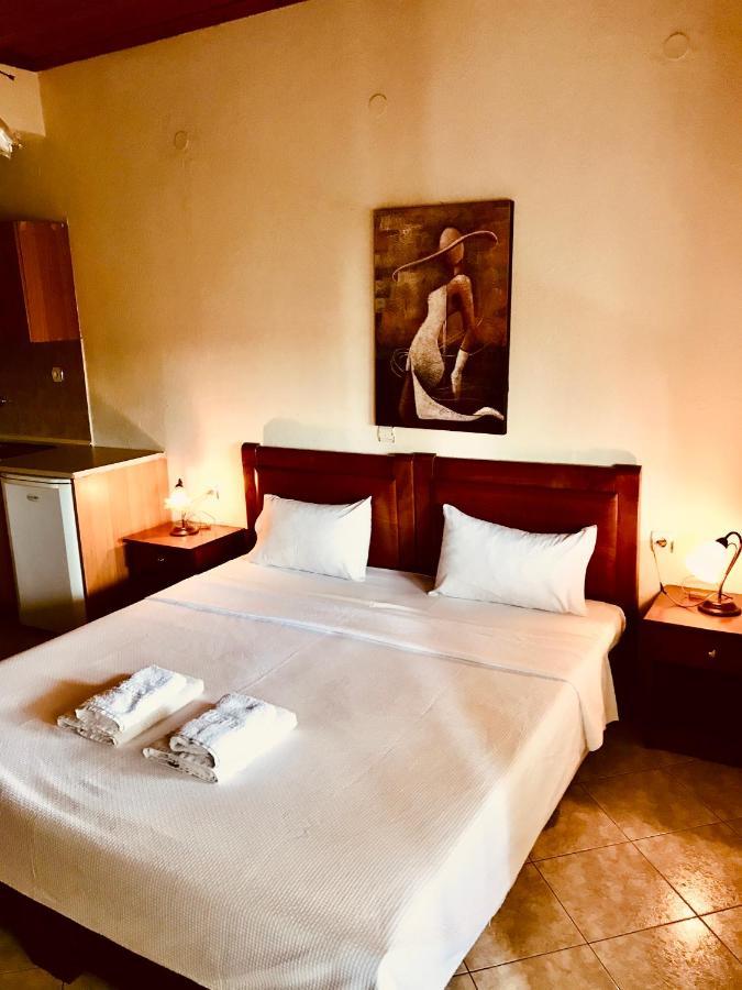 Guesthouse Adonis Loutraki  Bagian luar foto