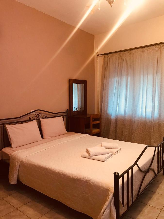 Guesthouse Adonis Loutraki  Bagian luar foto
