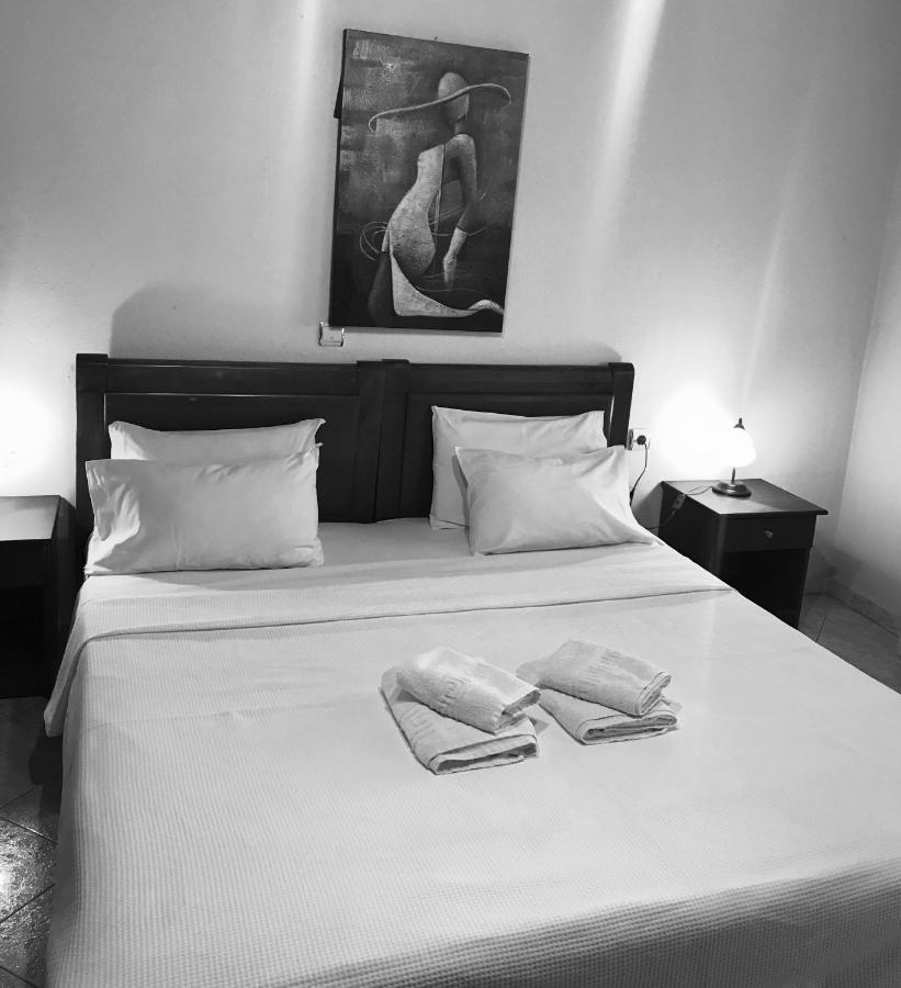 Guesthouse Adonis Loutraki  Bagian luar foto