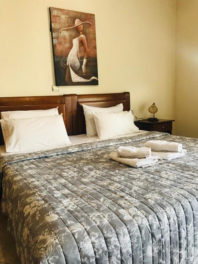 Guesthouse Adonis Loutraki  Bagian luar foto
