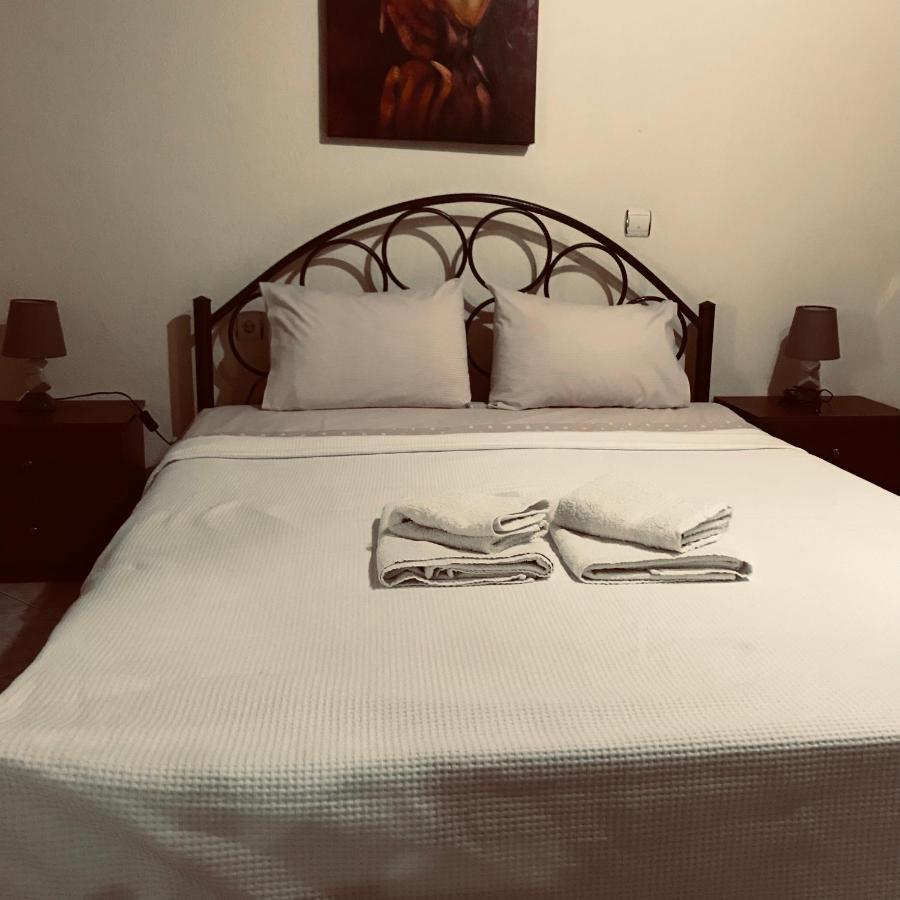 Guesthouse Adonis Loutraki  Bagian luar foto