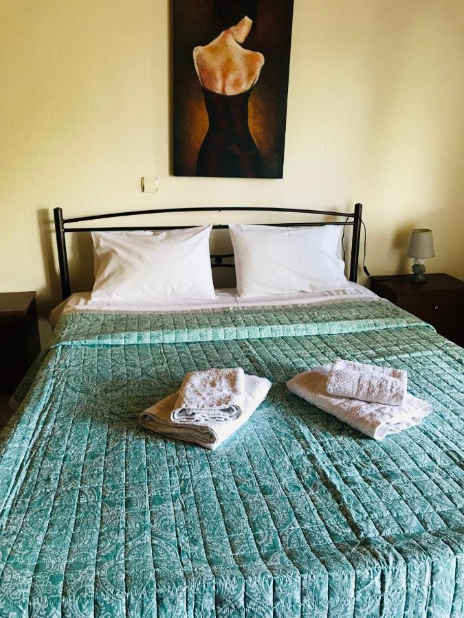 Guesthouse Adonis Loutraki  Bagian luar foto