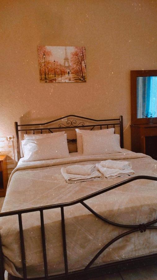 Guesthouse Adonis Loutraki  Bagian luar foto