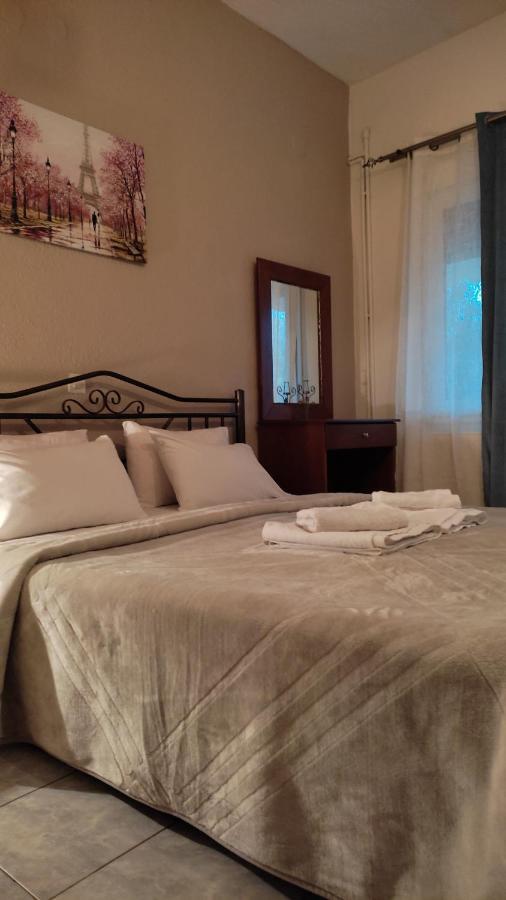 Guesthouse Adonis Loutraki  Bagian luar foto