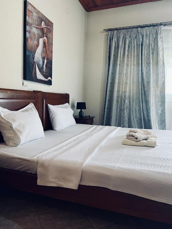 Guesthouse Adonis Loutraki  Bagian luar foto