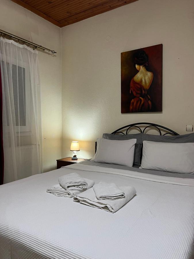 Guesthouse Adonis Loutraki  Bagian luar foto