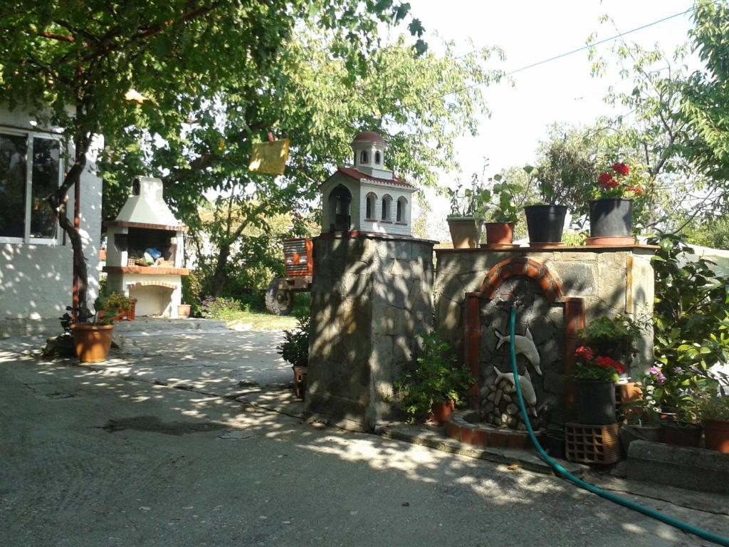 Guesthouse Adonis Loutraki  Bagian luar foto