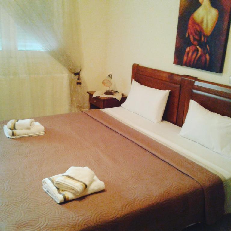 Guesthouse Adonis Loutraki  Bagian luar foto