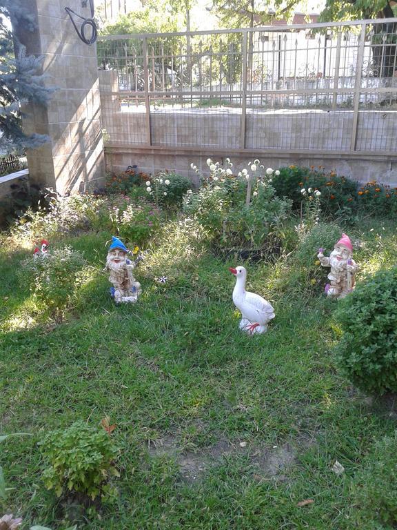Guesthouse Adonis Loutraki  Bagian luar foto