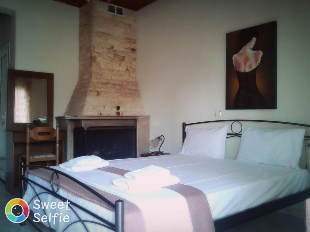 Guesthouse Adonis Loutraki  Bagian luar foto