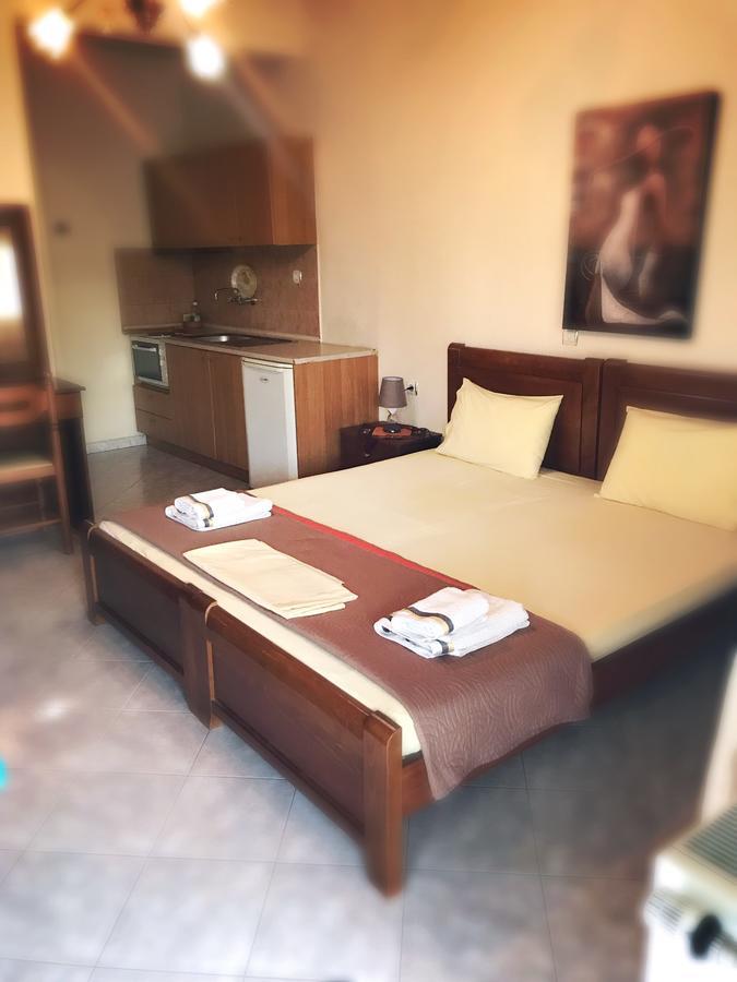 Guesthouse Adonis Loutraki  Bagian luar foto