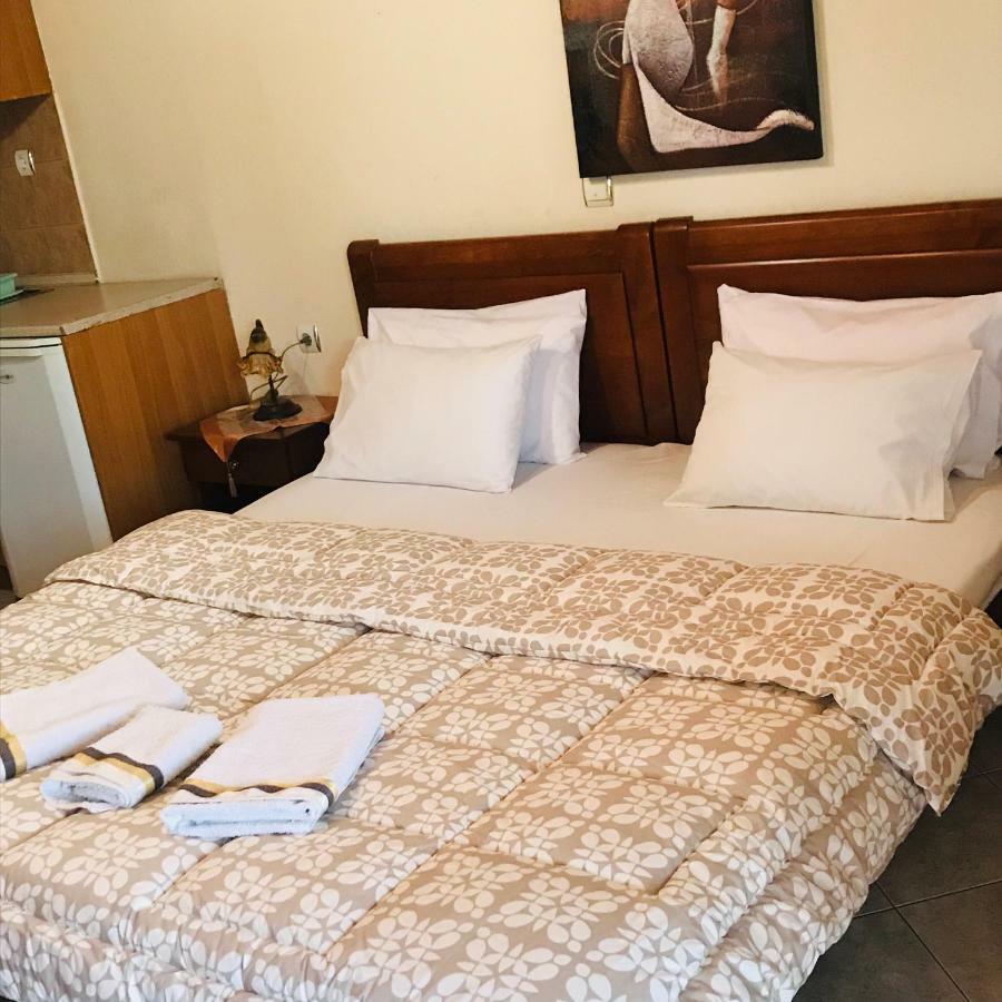 Guesthouse Adonis Loutraki  Bagian luar foto