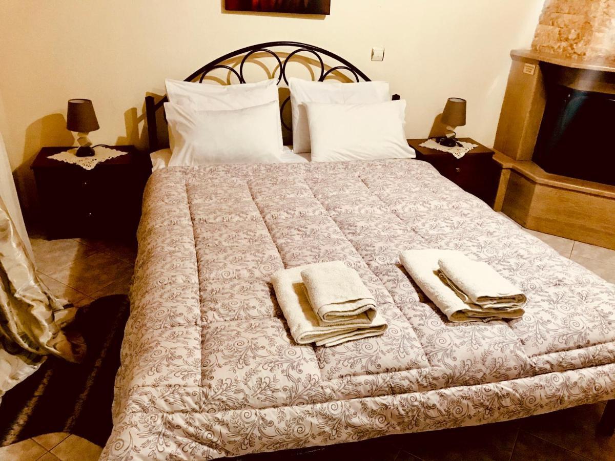 Guesthouse Adonis Loutraki  Bagian luar foto